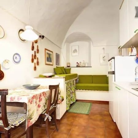 A Romantic Place On The Hills Looking On The Sea Apartment